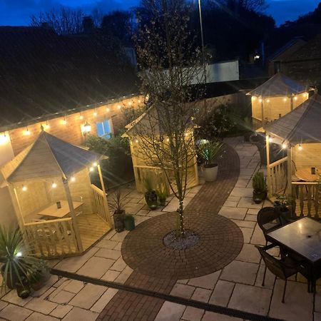 Greyhound Inn Wilton Wilton  Exterior foto